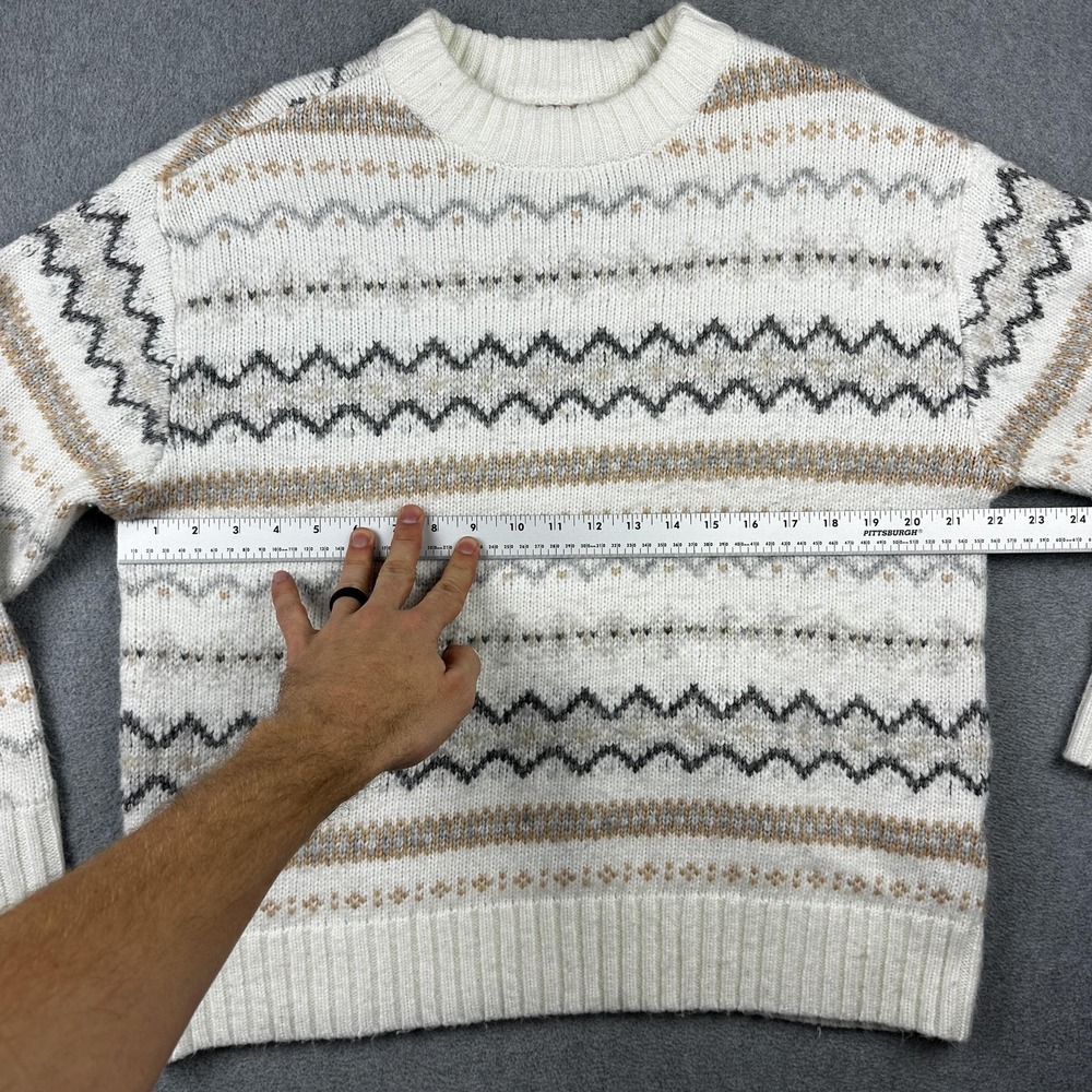 American Eagle Sweater Womens Medium White Fair Isle Knit Pullover Cozy - Picture 3 of 7